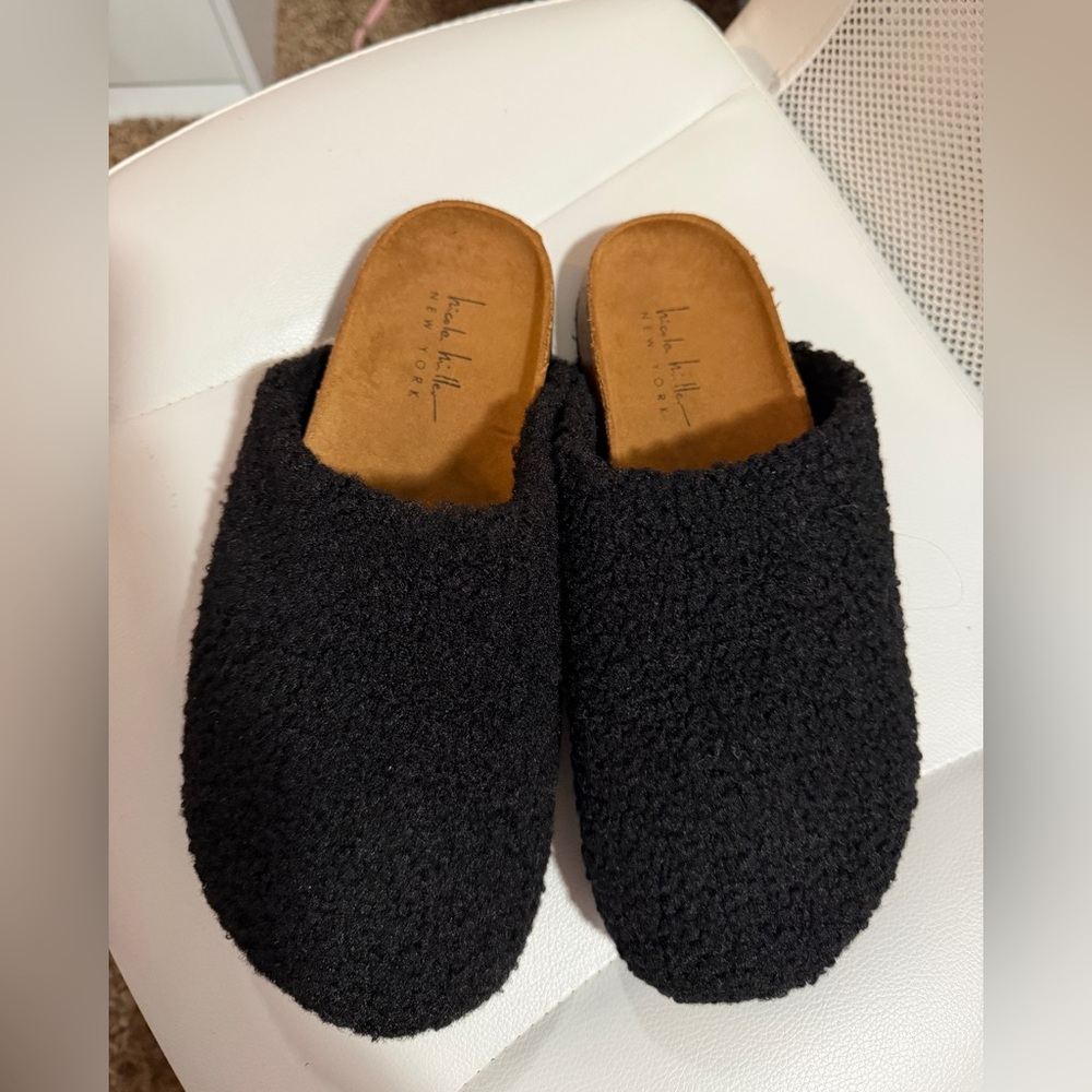 Nicole Miller New York Bondy Faux Fur Clogs Size 9